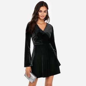 *NWT* EXPRESS LONG SLEEVE VELVET DRESS
